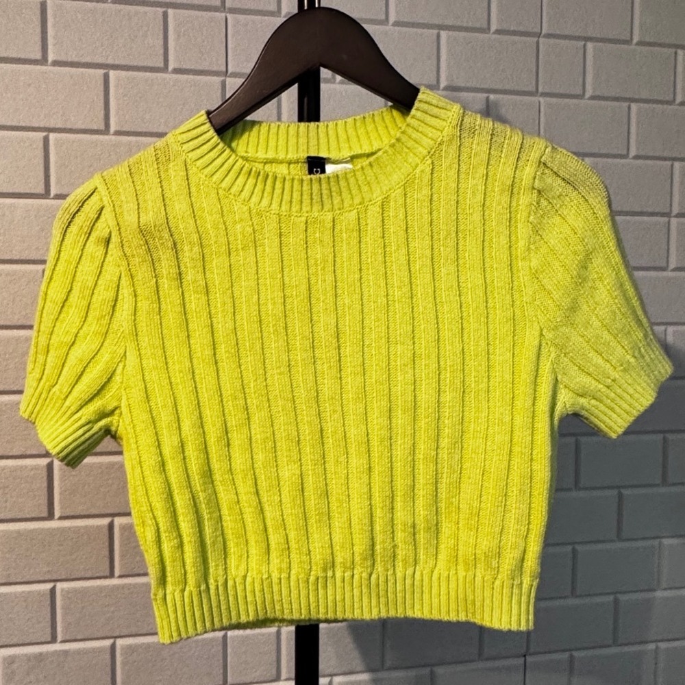 H&M Divided Womens Neon Yellow green Ribbed Short Sleeve Cropped Sweater Size M
